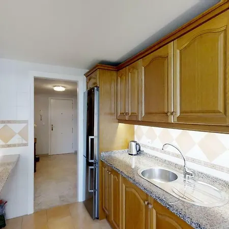 Апартаменти Very Family Apartment, Direct Pool Access Марбелья