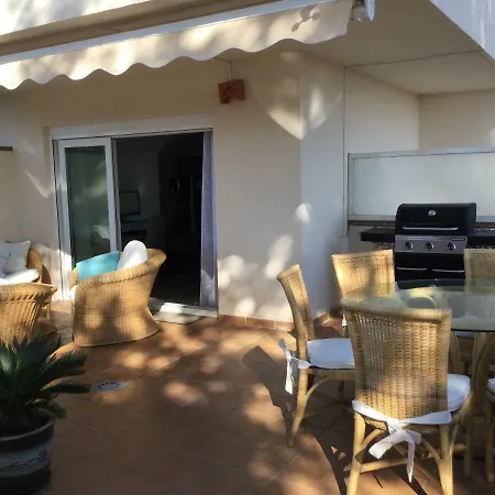Apartment Very Family Apartment, Direct Pool Access