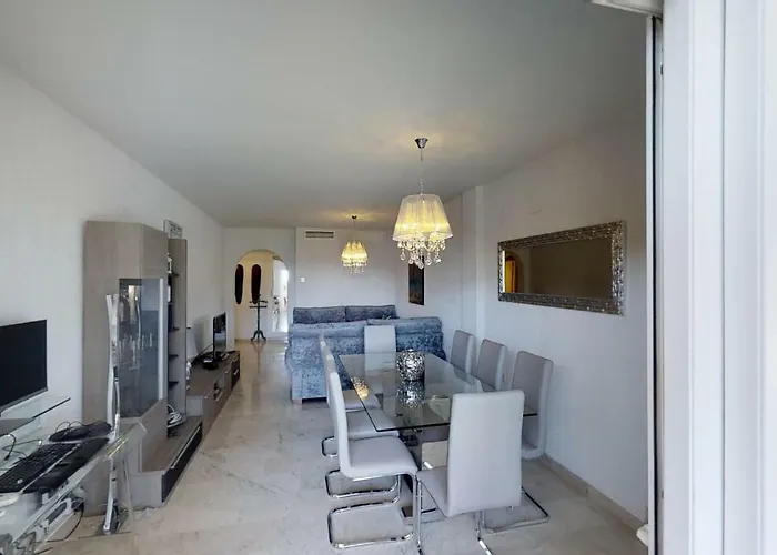 Very Family Apartment, Direct Pool Access Apartmán
