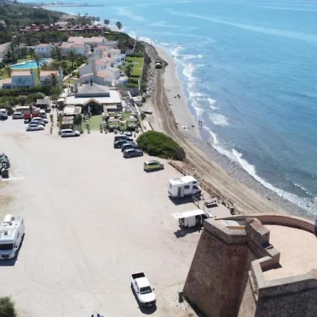 Very Family Apartment, Direct Pool Access شقة ماربيا