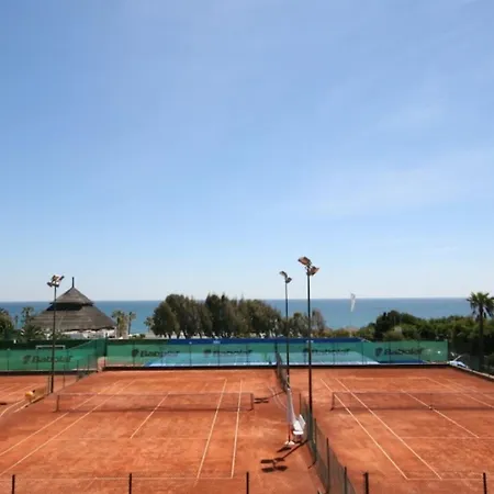 Very Family Apartment, Direct Pool Access شقة ماربيا