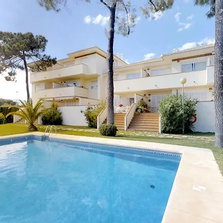Very Family Apartment, Direct Pool Access شقة *
