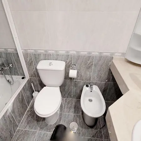 Very Family Apartment, Direct Pool Access شقة ماربيا